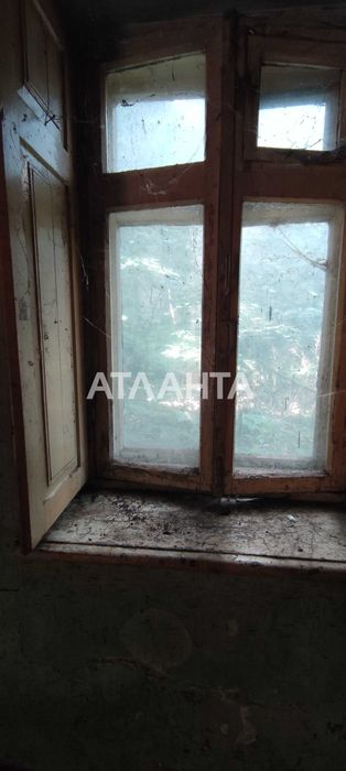 Пропонується на продаж квартира на землі під реконструкцію.