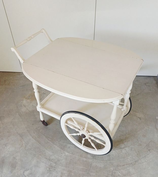 Carrinho de bebidas branco antigo / vintage