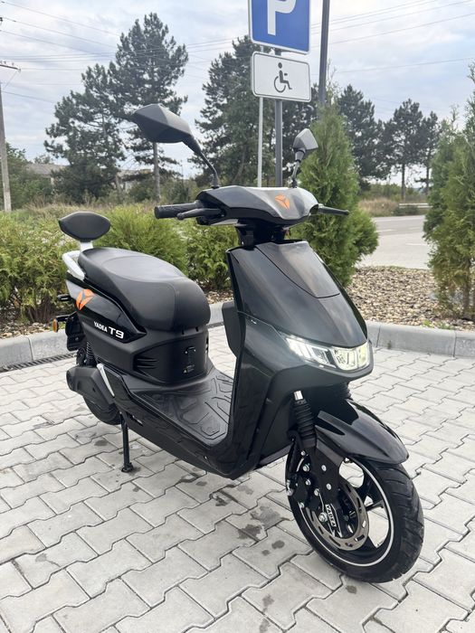 Електроскутер Yadea T9 2025 року