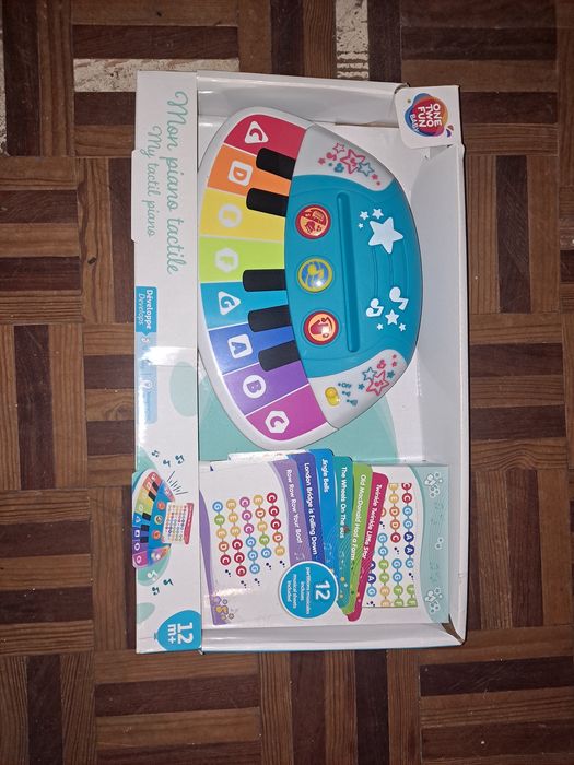 Piano tatil bebé 12m+ Novo na caixa