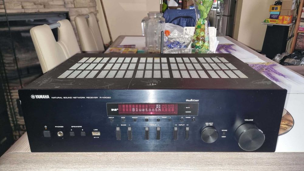 Ampituner Yamaha R-N402D DAB+ FM WiFi USB Bluetooth Optical Caoxial