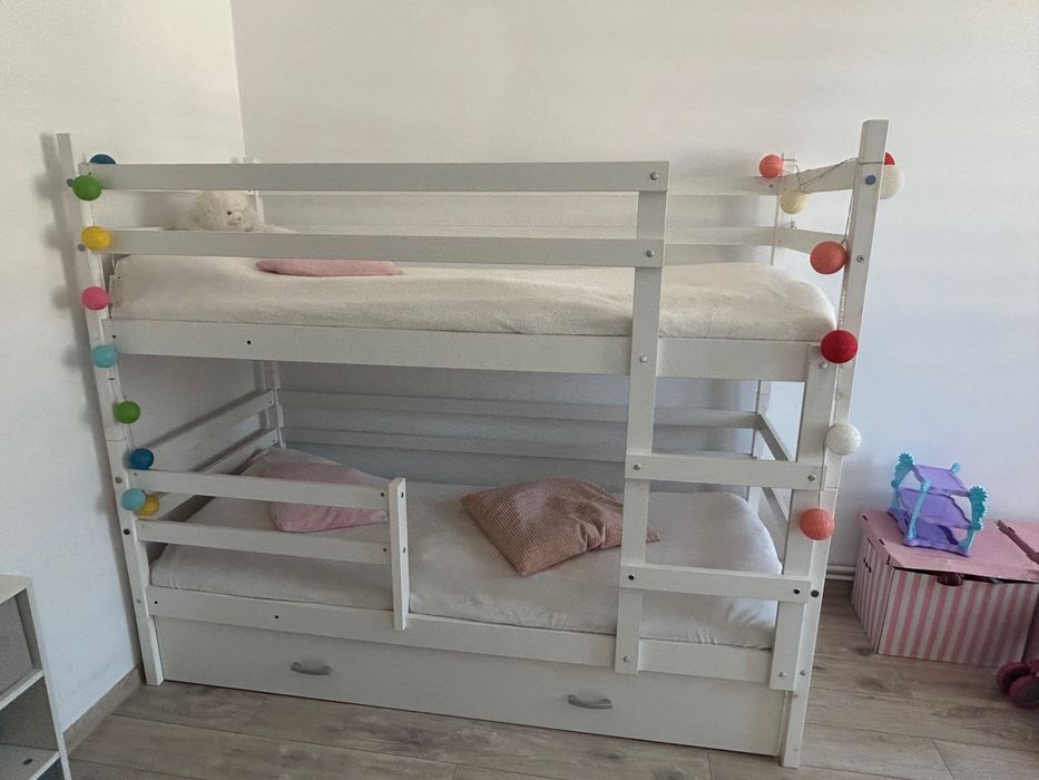 Łóżko piętrowe białe
