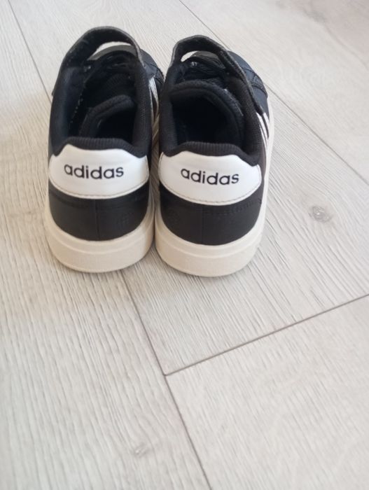 Дитячі кросівки adidas