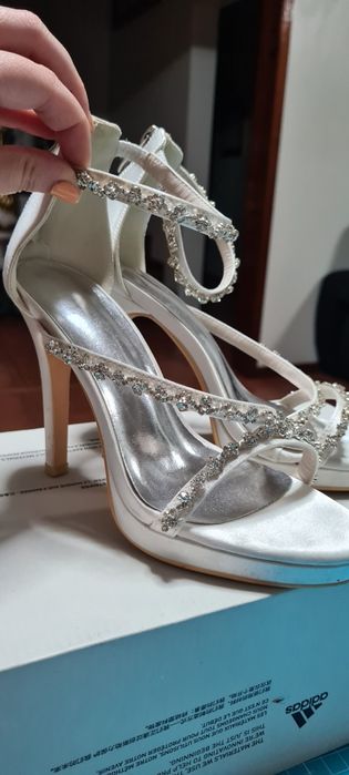 Sandália tiras cerimónia/noiva brancos com detalhes prata