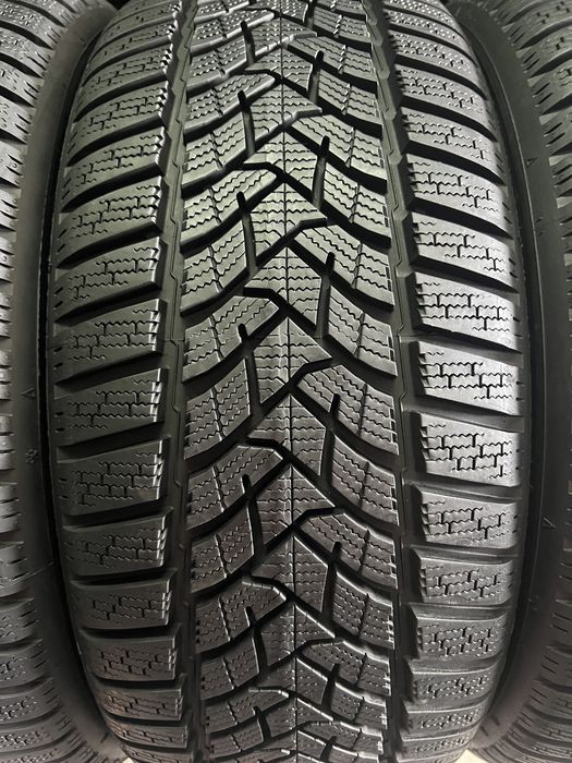 215/45/17 R17 Dunlop SP Winter Sport 5 4шт зима