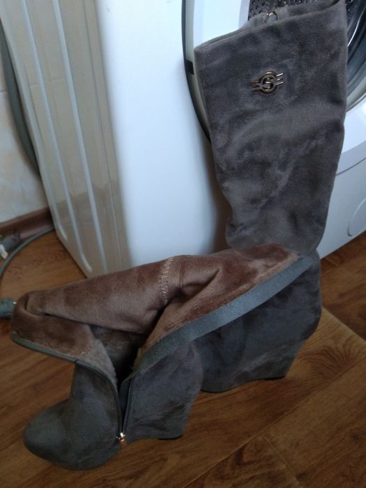 Продам зимние сапоги