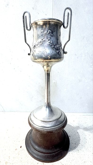 Lindissimo pequeno antigo trofeu Arte Nova em prata portuguesa javali