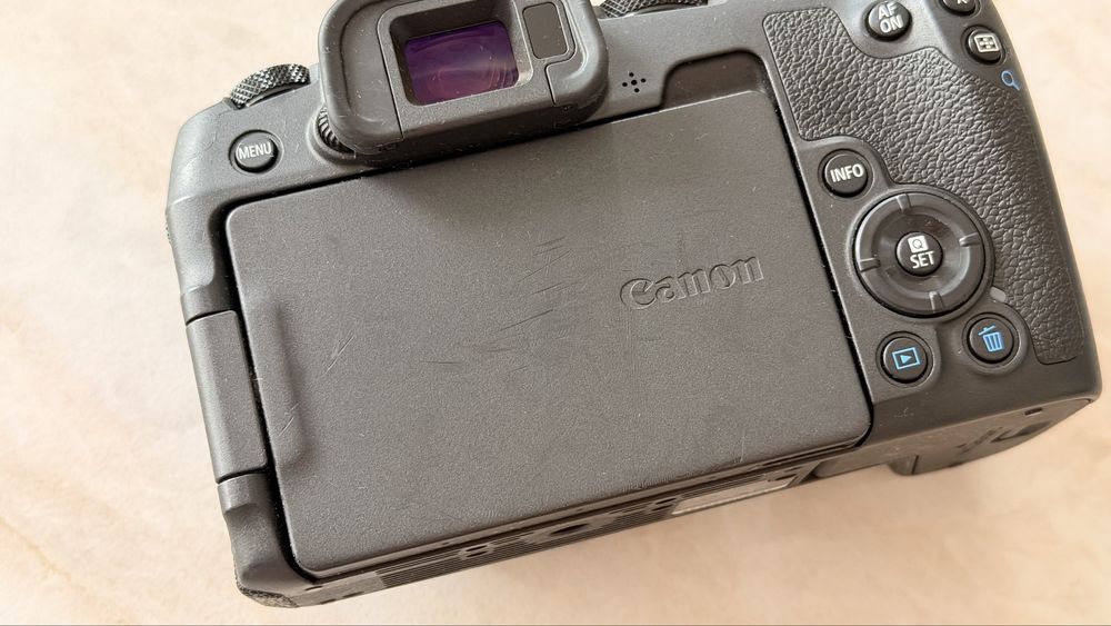 Canon EOS RP + obiektyw rf 50 mm f1.8 stm
