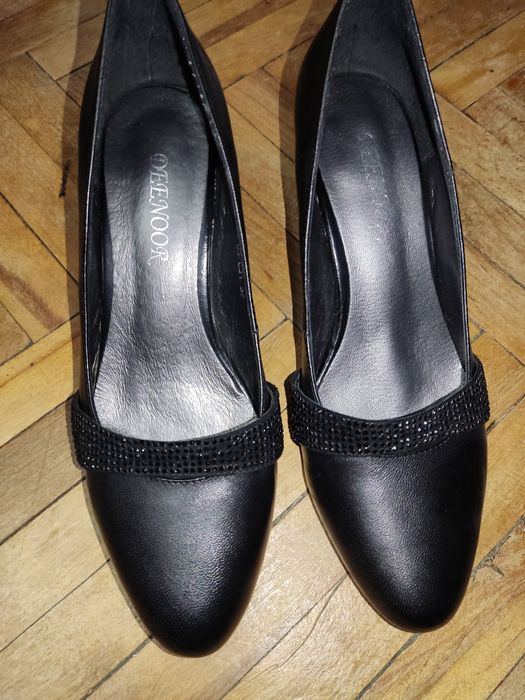 Шкіряні туфлі на підборі