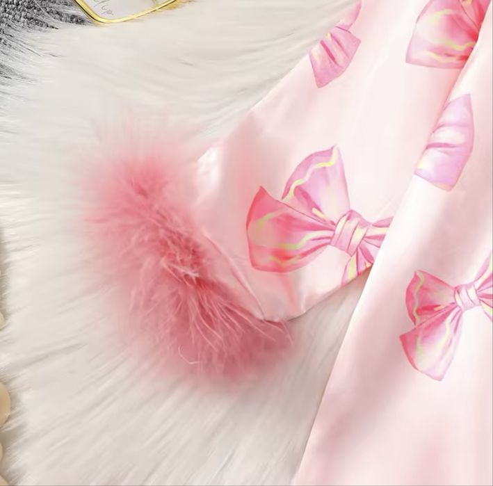 Атласна піжама з пірʼям для дівчинки