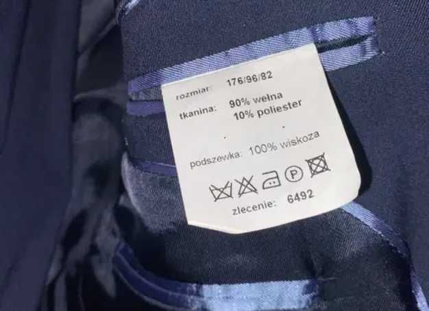 Garnitur ze spodniami firmy Vestito Granatowy