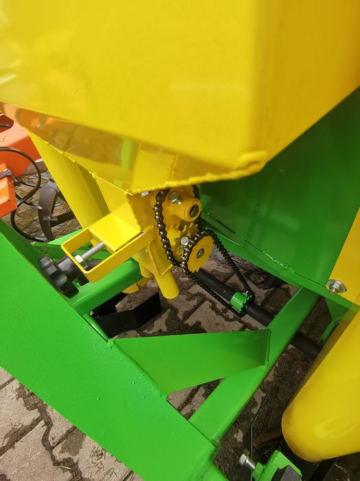 Aplikator Elektryczny Dozownik Podsiewacz do Nawozu Sadzarka Pielnik