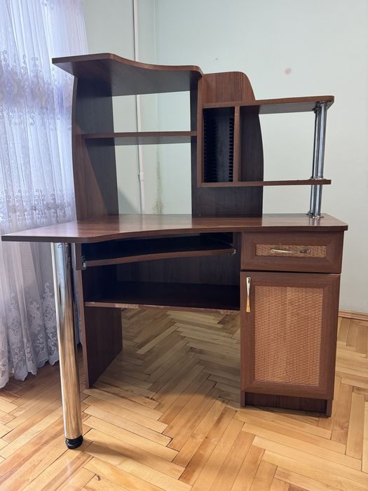 Кутовий робочий стіл б/у