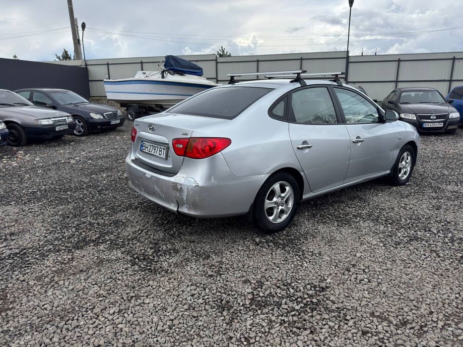 Hyundai Elantra 1.6 автомат