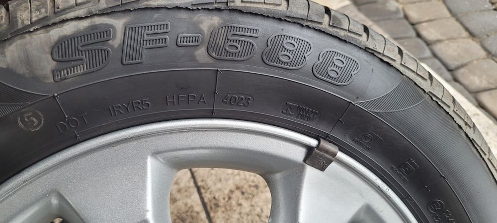 Komplet kół z letnimi oponami