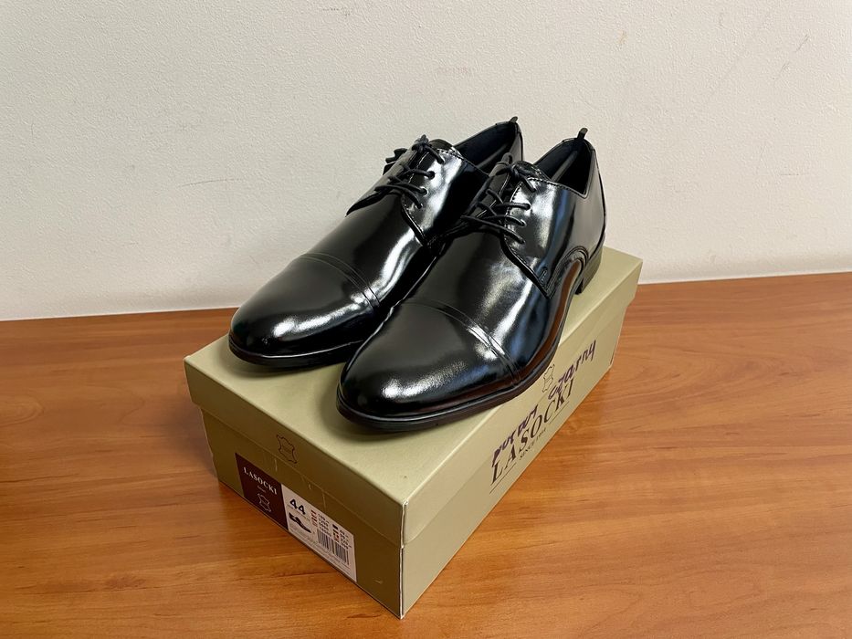 NOWE eleganckie półbuty skórzane lakierowane Lasocki 44