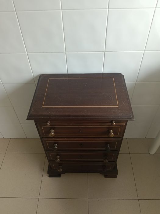 2 Mesas de cabeceira Inglesas