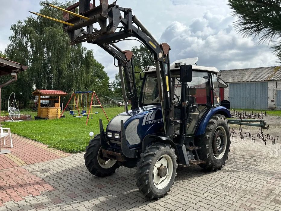 Farmtrac 555 DT Krajowy Ciągnik Rolniczy z Turem z 2014 roku  50KM z napędem 4x4 obciążniki komplet Widły do Tura 3 sekcje Dżojstik