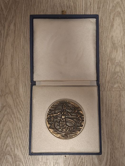 Oryginalny medal miedziany w opakowaniu stan bdb sygnowany