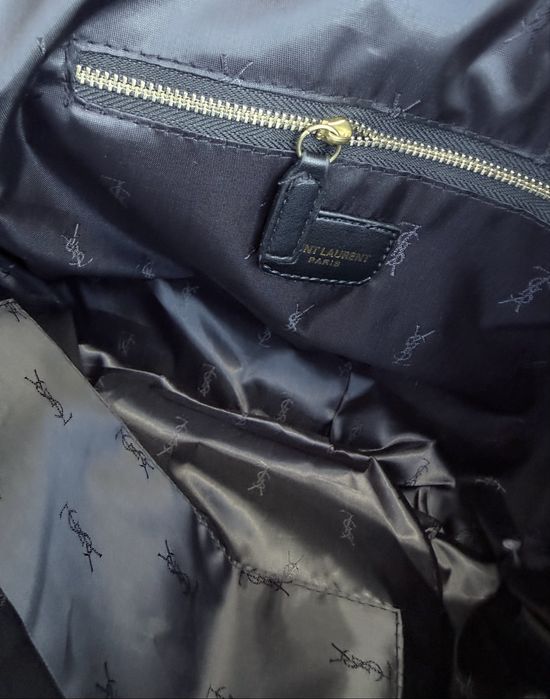 Linda mala com bolsa