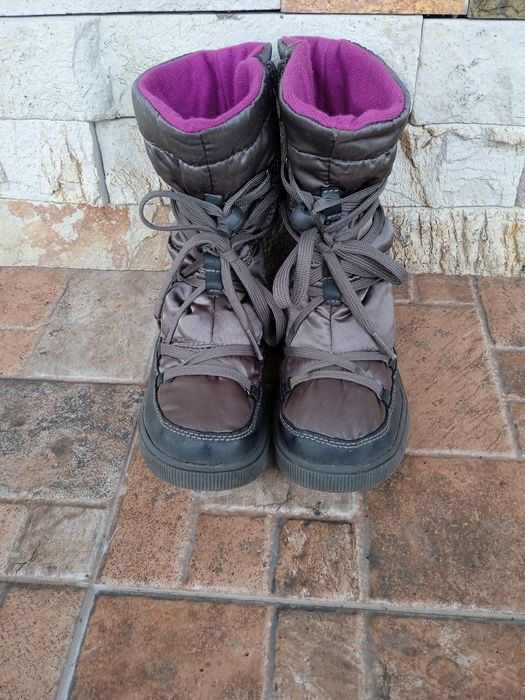 Продам дутіки  30р.