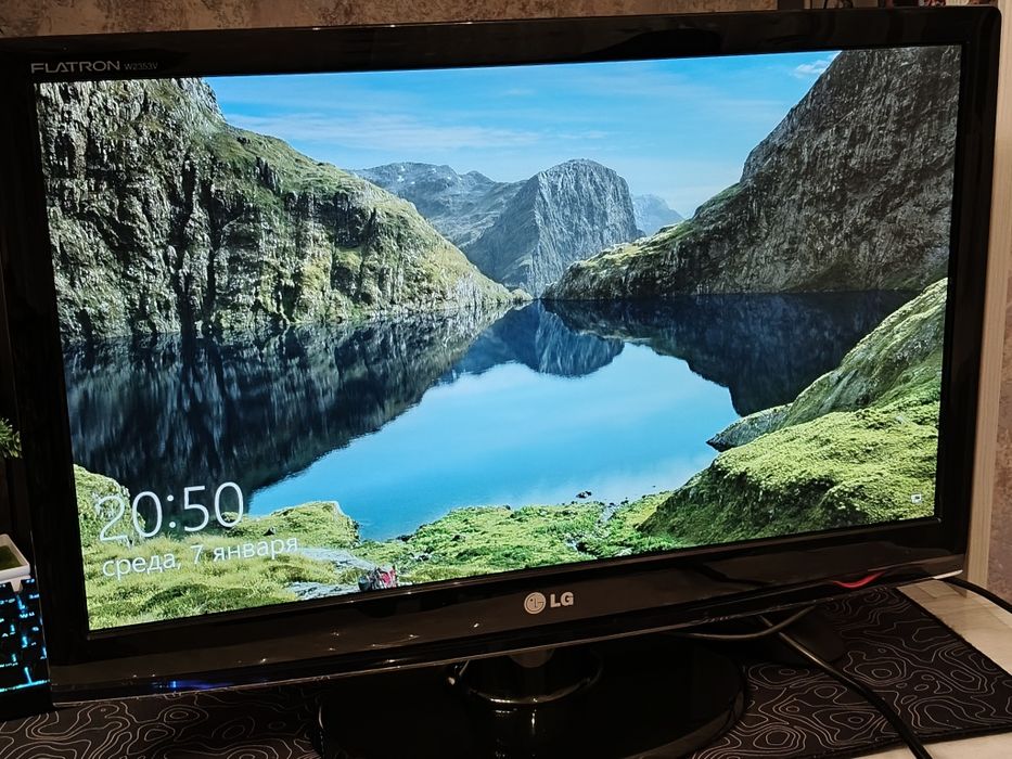 Монітор 23" LG Electronics W2353V-PF Glossy Black