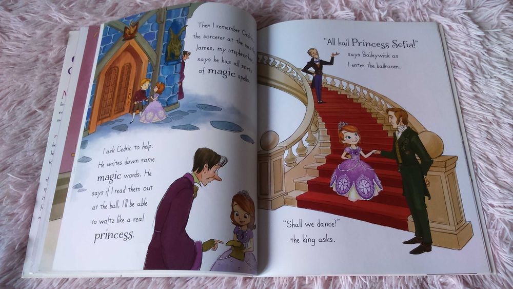 Дитяча книга англійською  про принцесу Софію  "Sofia the First "