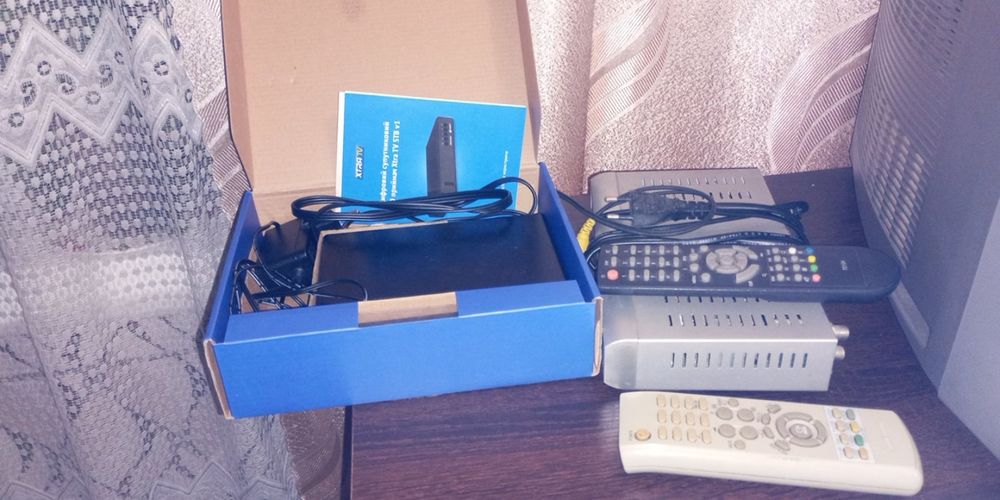 Телевізор самсунг+ приставка+антена