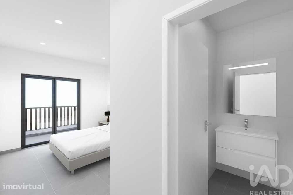 Apartamento T3 em Mexilhoeira Grande de 118,00 m2