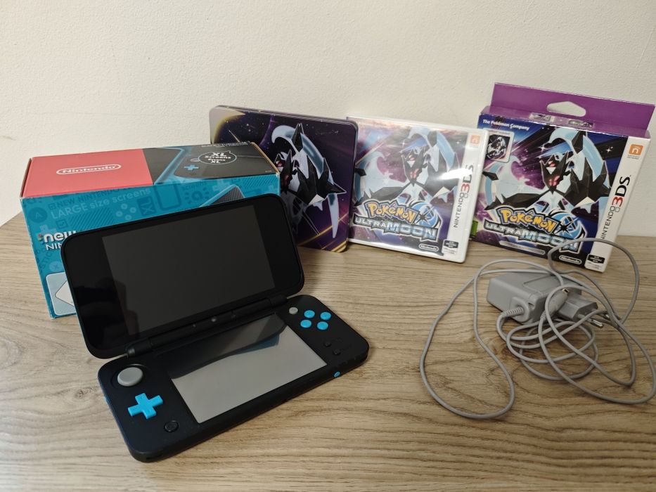 Nintendo 2DS XL + pokemon ultra moon steelbook edition
