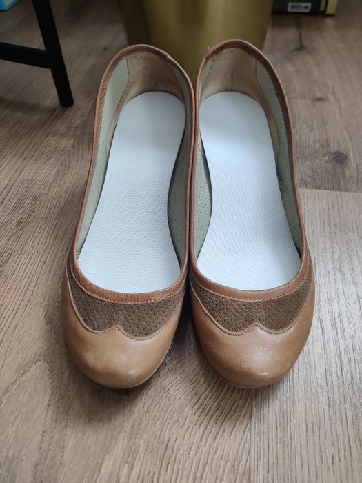 Sapatos em pele tamanho 38