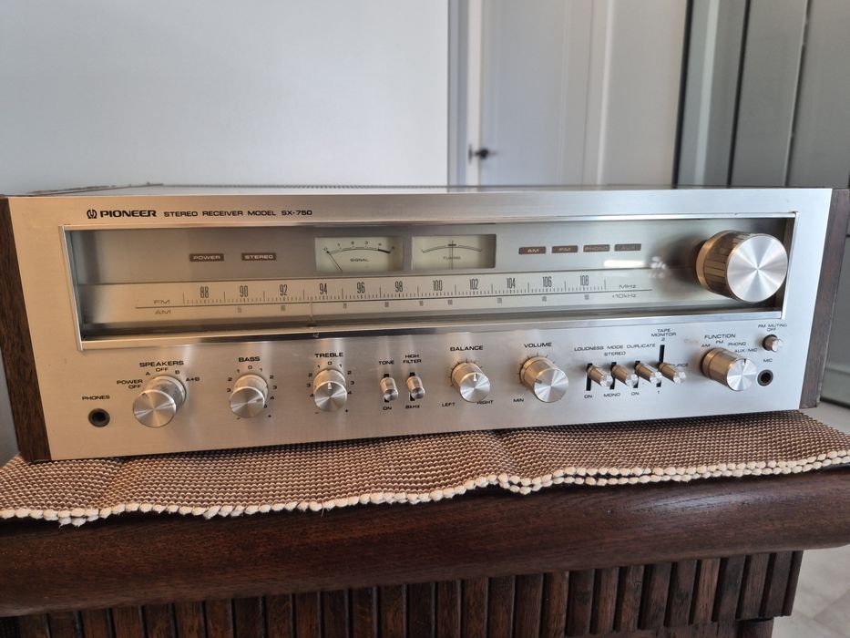 Amplituner PIONIEER SX 750