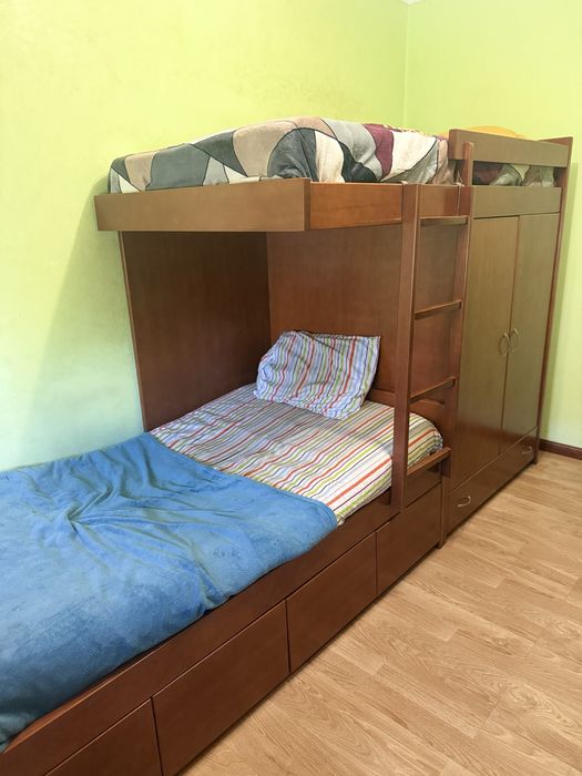 Vendo quarto de solteiro com duas camas em pinho