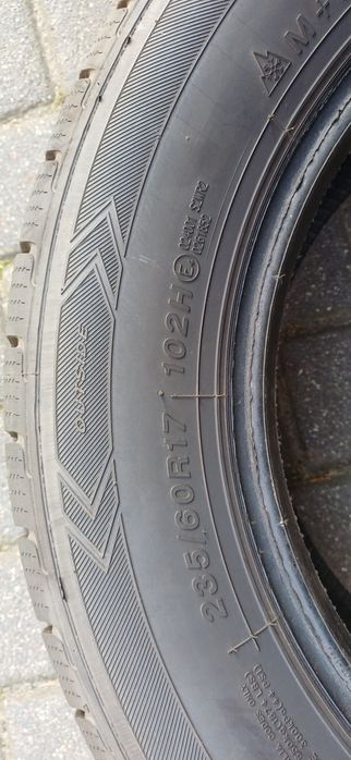 IMPERIAL 235/60R17 102H , pojedyńcza używana opona zimowa.