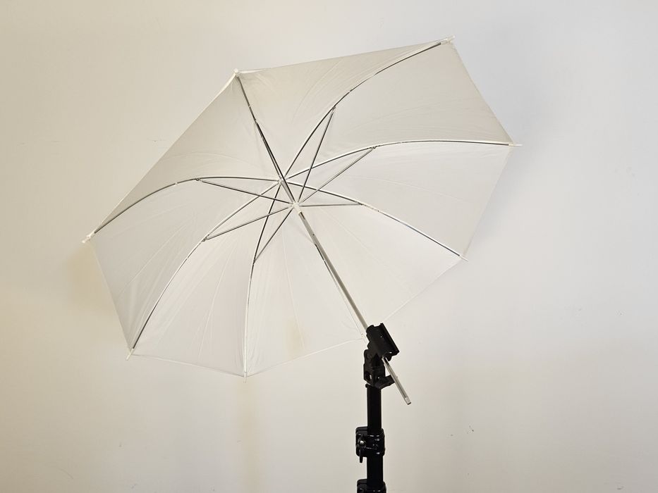 Sombrinhas e suportes de sombrinhas.