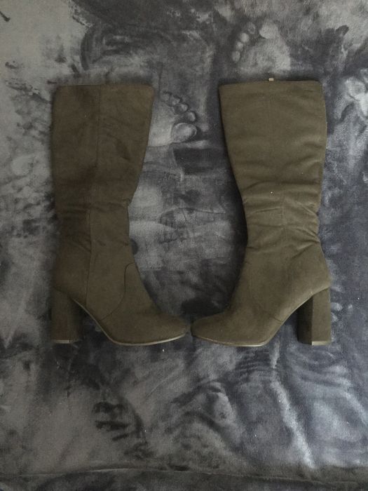 Замшеві чоботи