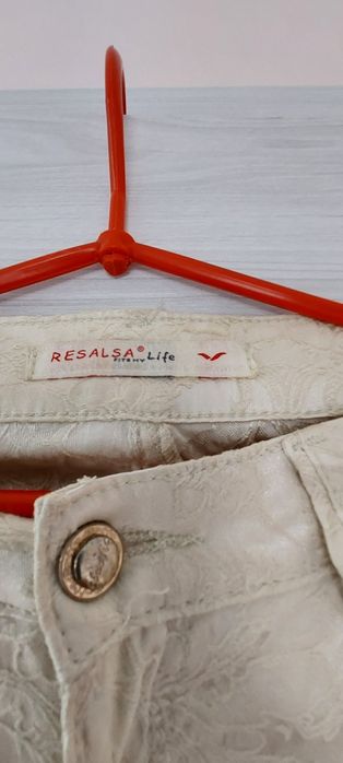 Spodnie z materiału M L biodrowki rurki kremowe resalsa