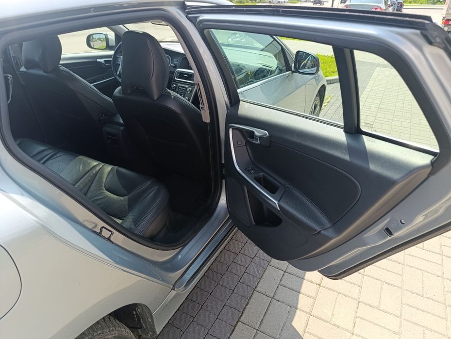 Продаж Volvo V60 2011p