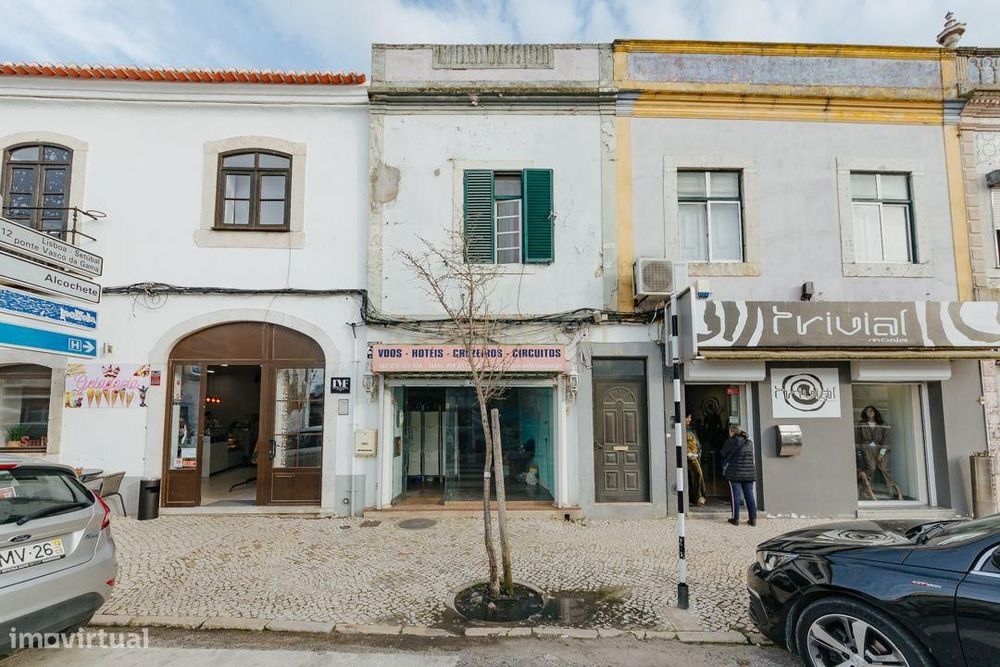 Prédio no Montijo com apartamento 1º piso e loja R/c