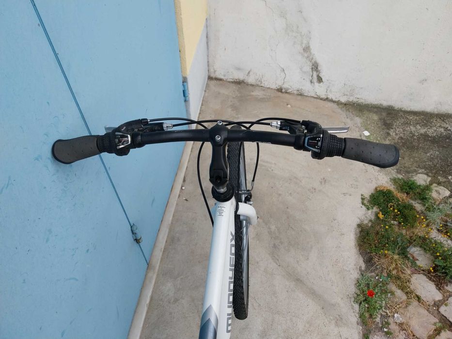 Bicicleta em aluminio roda 28 pouco uso pronta a pedalar