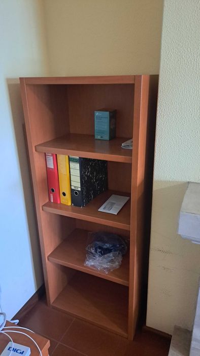 Móvel de sala - para TV - Madeira Maciça em Ótimas condições