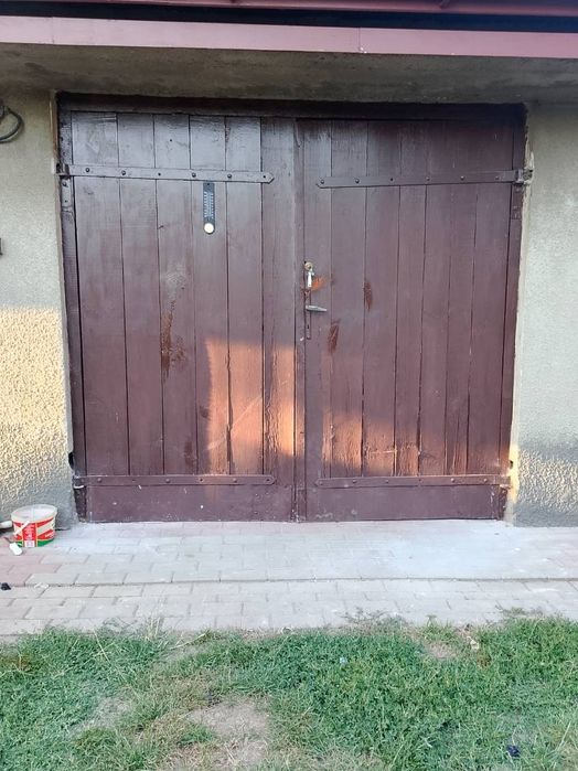 Sprzedam drzwi garażowe używane 2 szt