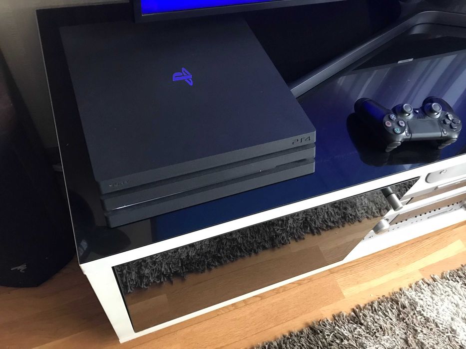 SONY Playstation 4 PRO 1Tb [PS4 PRO] + Bloodborne Game of Year Edition