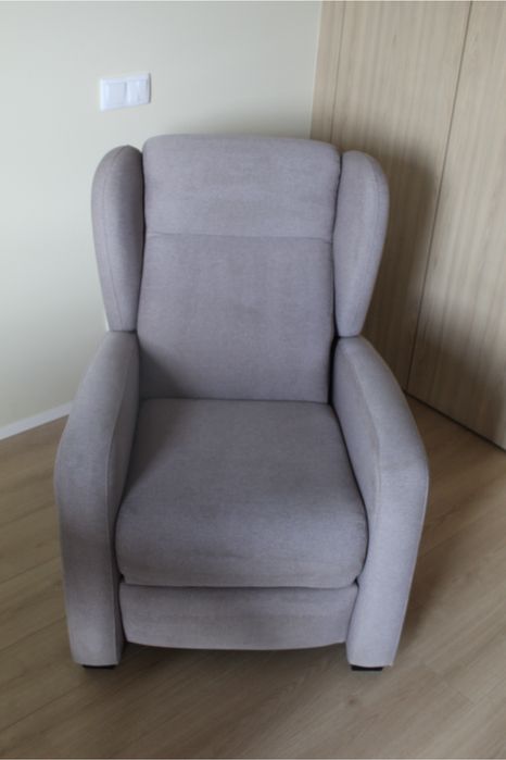 Poltrona sala cinza claro - Reclinável