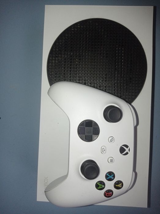 Xbox series s в отличном состоянии