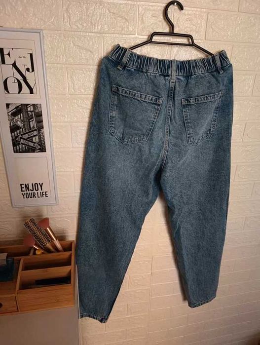 Damskie spodnie jeansowe mom fit M, nowe