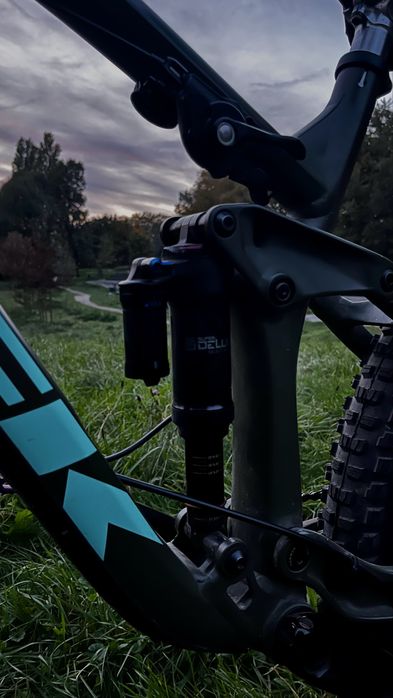 Rama Trek Remedy 8 z damperem M/L