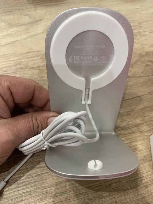 Ładowarka indukcyjna magnetyczna ze stojakiem nowa