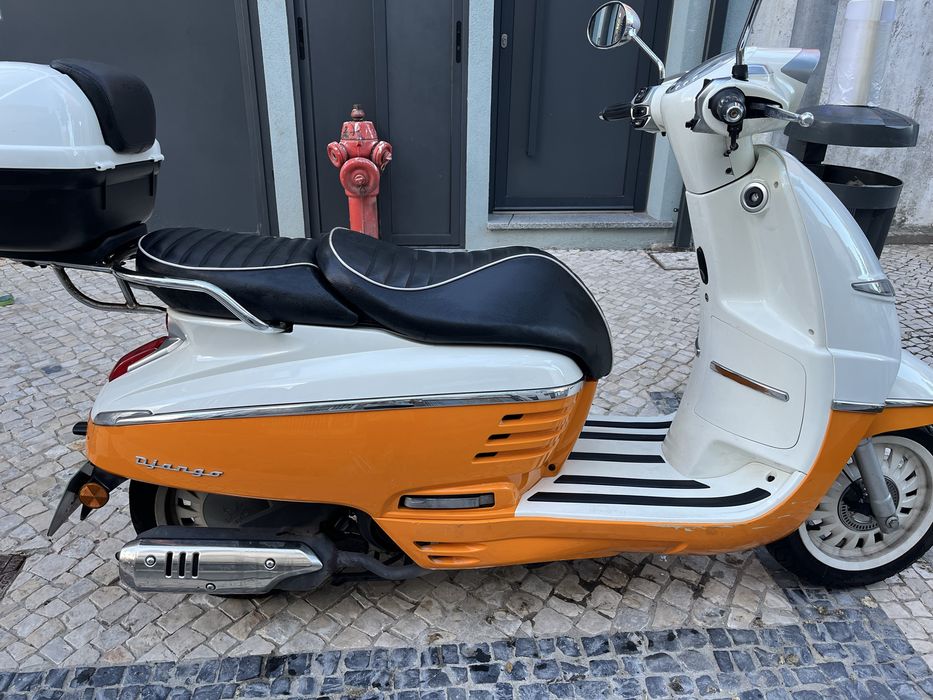 Scooter Peugeot Django