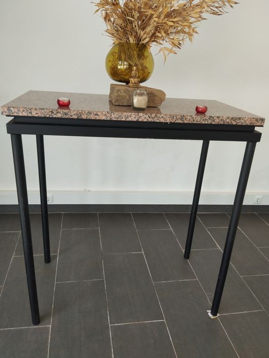 Mesa de granito de entrada